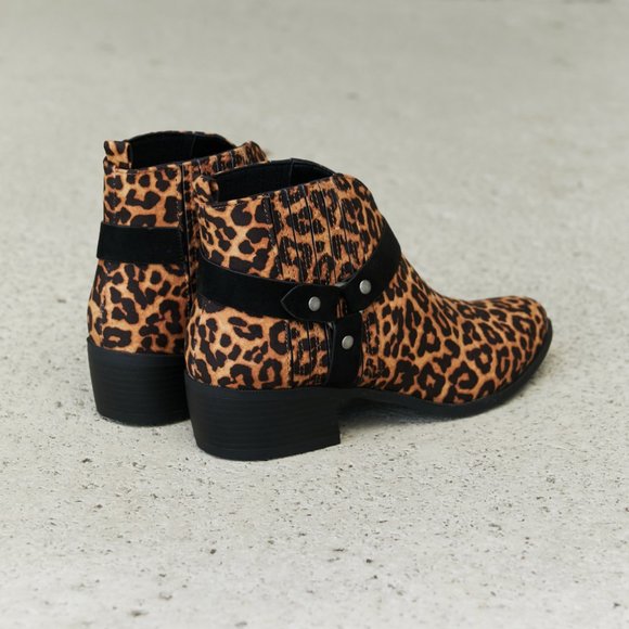 Qupid Animal Lover Leopard Point Toe Bootie - Picture 6 of 6